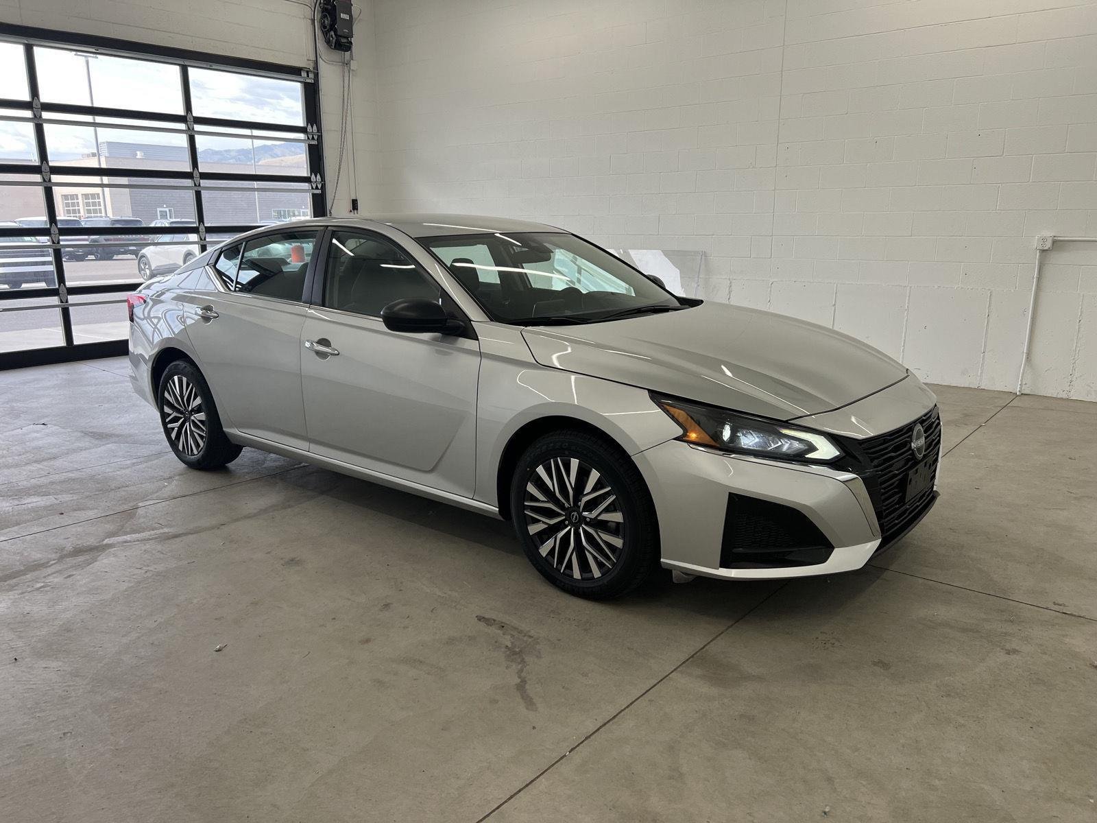Used 2024 Brilliant Silver Metallic Nissan 2.5 SV image 5