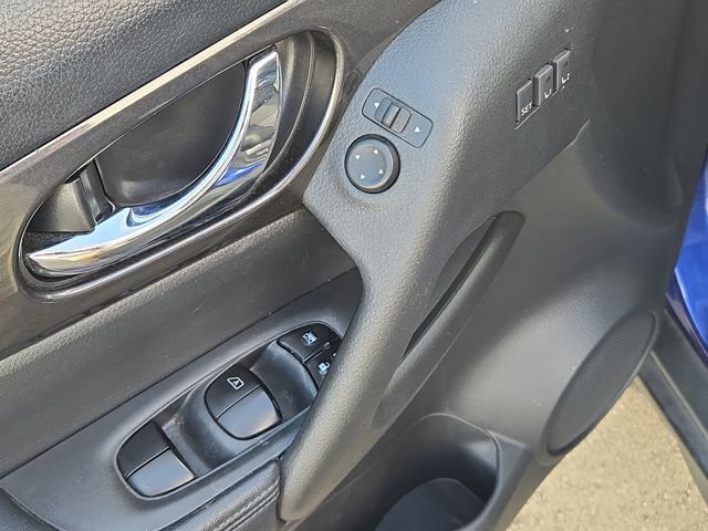 Used 2018 Blue Nissan SV image 16