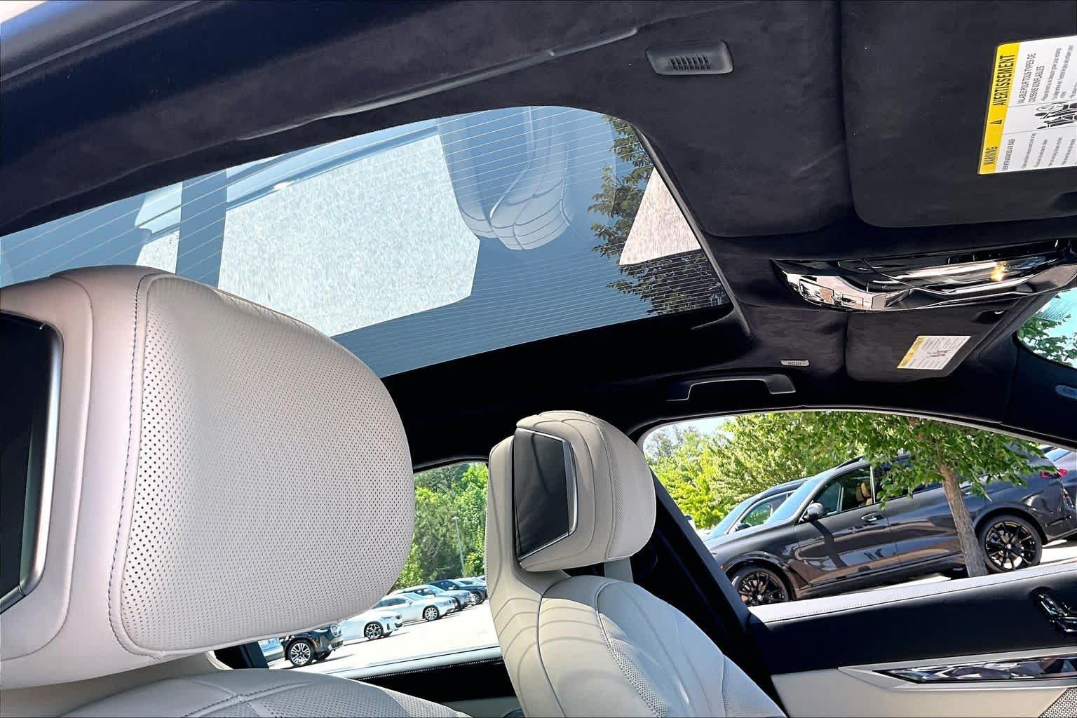 2025 BMW 7 Series 750e - Photo 13