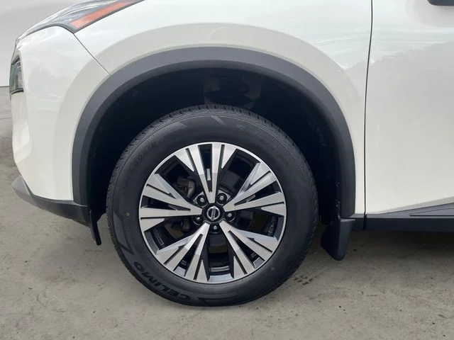 Used 2021 White Nissan SV image 14