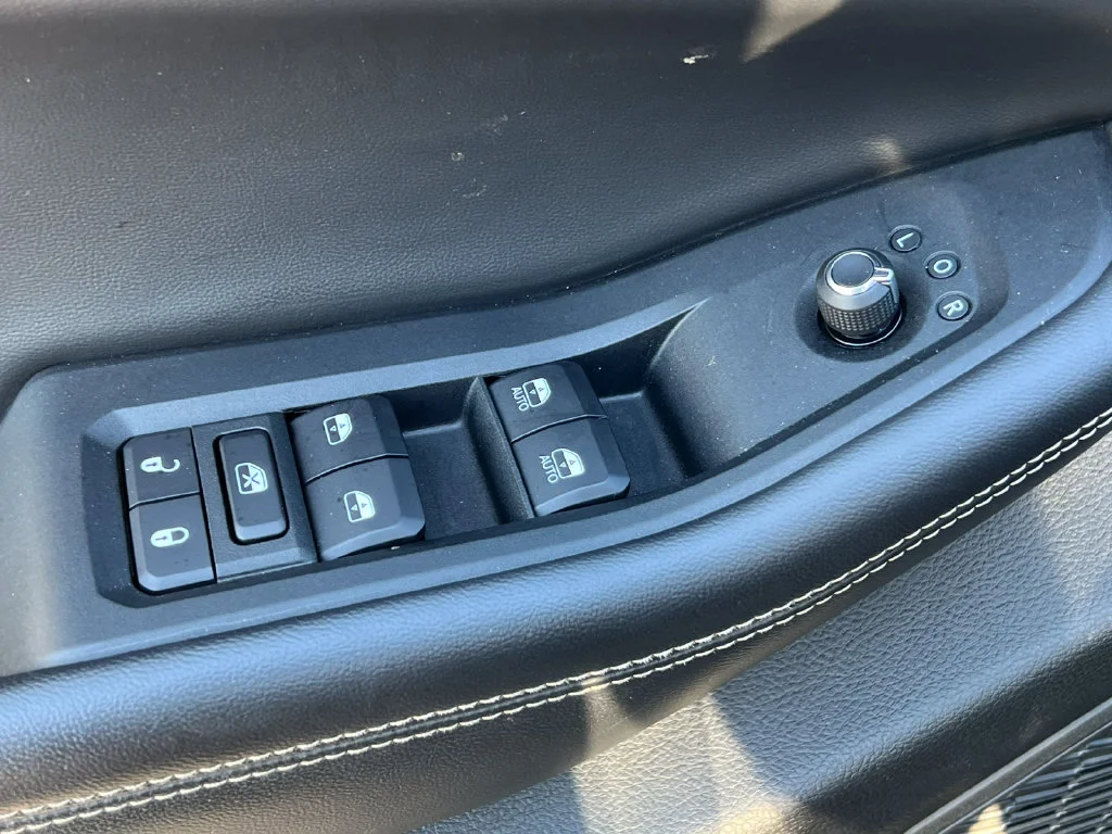 Used 2023 Black Jeep Laredo image 17