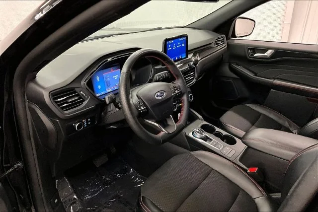 Used 2025 Agate Black Metallic Ford ST-Line image 16