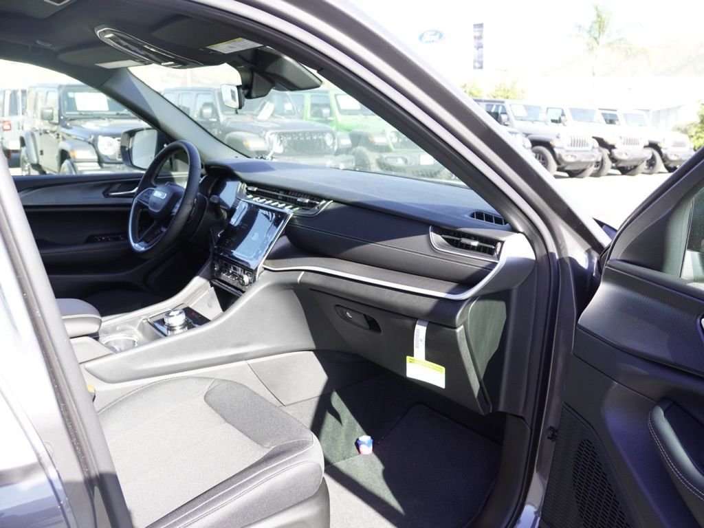 New 2026 Baltic Gray Metallic Clear-Coat Exterior Paint Jeep Laredo X image 23