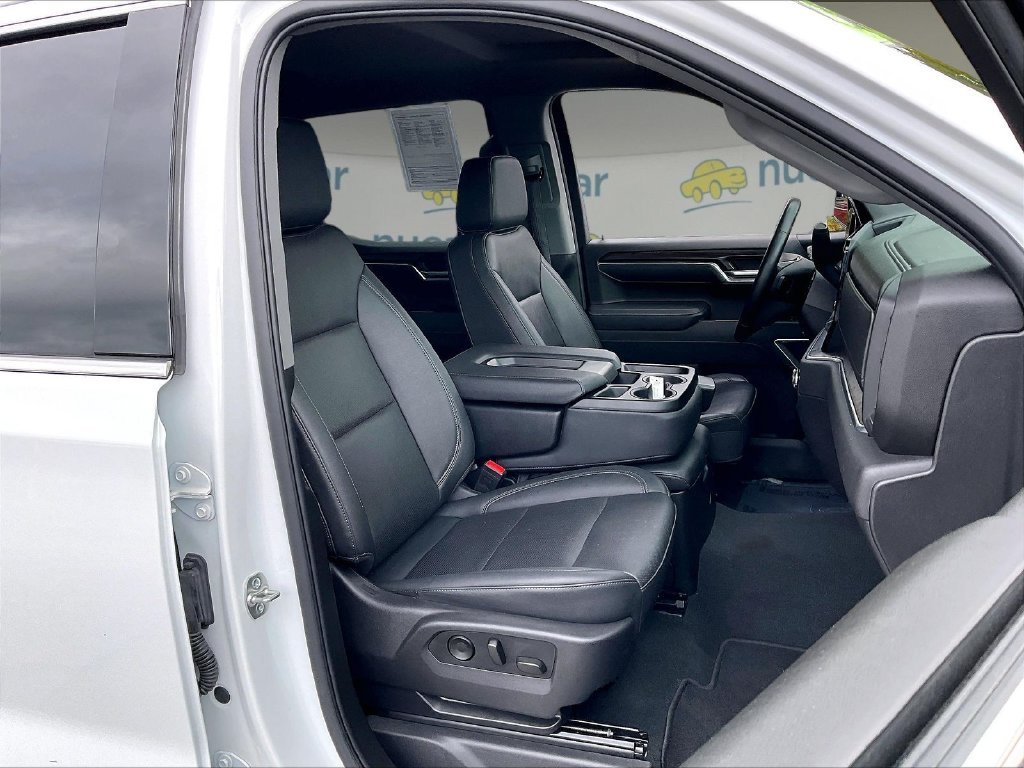 Used 2025 Summit White GMC SLT image 10