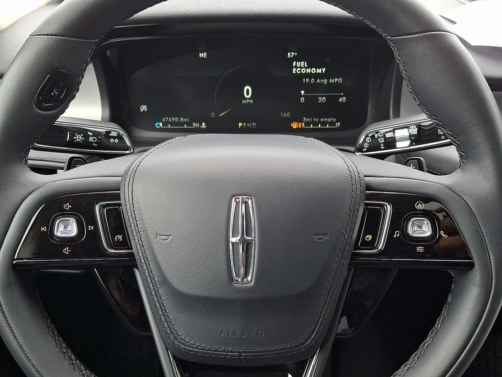 Certified Used 2023 Radiance Metallic Lincoln Standard image 20