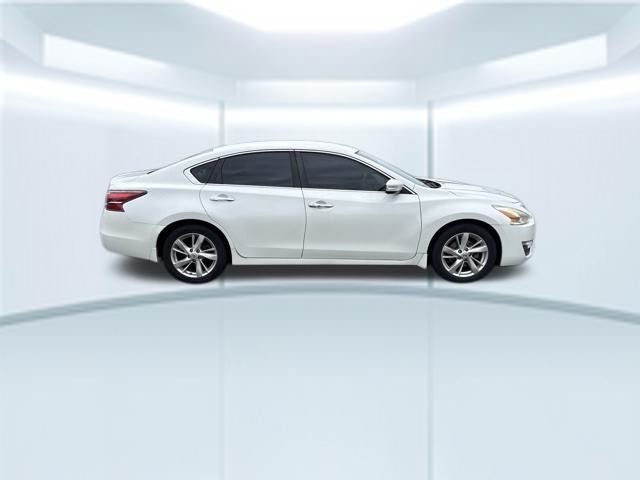 Used 2015 White Nissan 2.5 SL image 5
