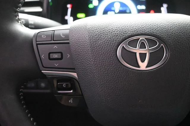 Used 2025 Ocean Toyota SE image 26