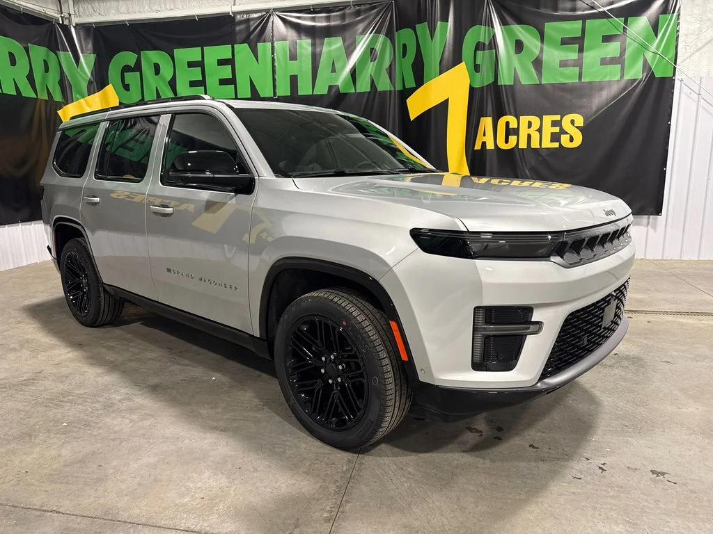 New 2026 Silver-Zynith Exterior Paint Jeep Limited Reserve image 2