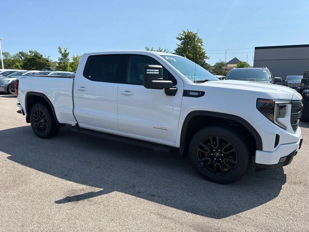 Used 2024 White GMC Elevation image 9