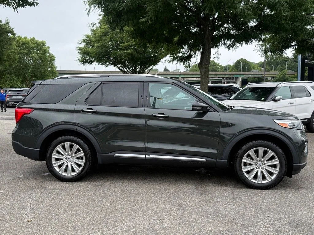 Used 2022 Green Ford Limited image 11