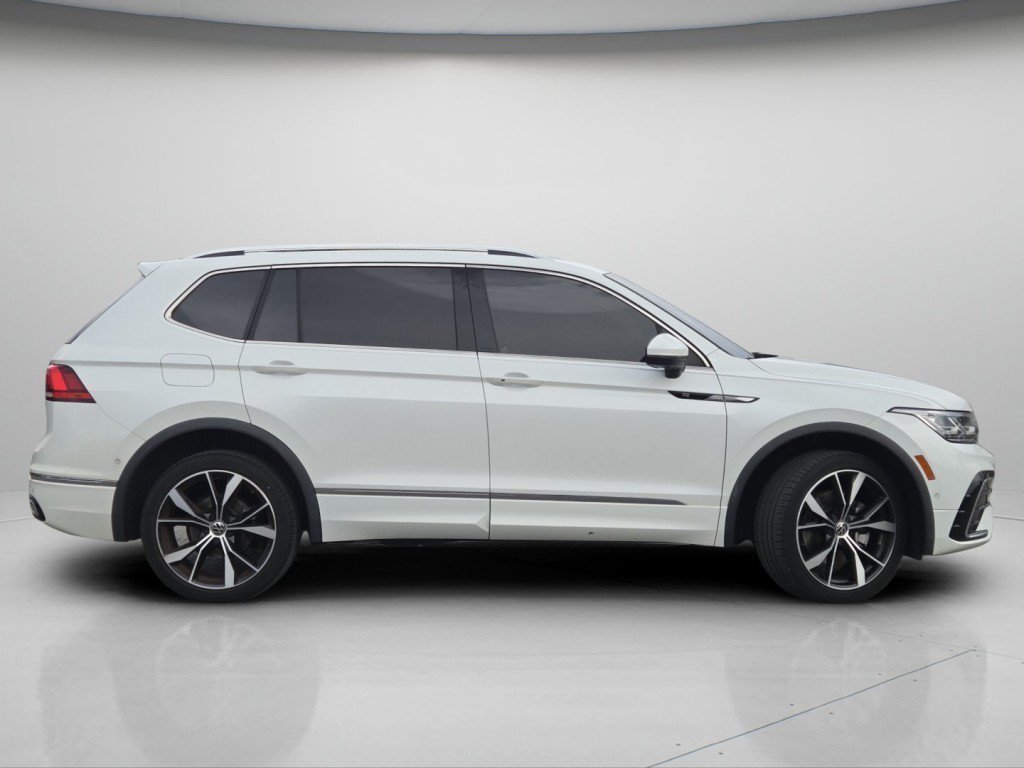 Certified Used 2022  Volkswagen 2.0T SEL R-Line image 28