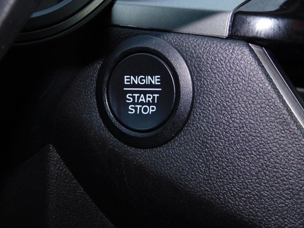 Used 2025 Oxford White Ford Active image 31