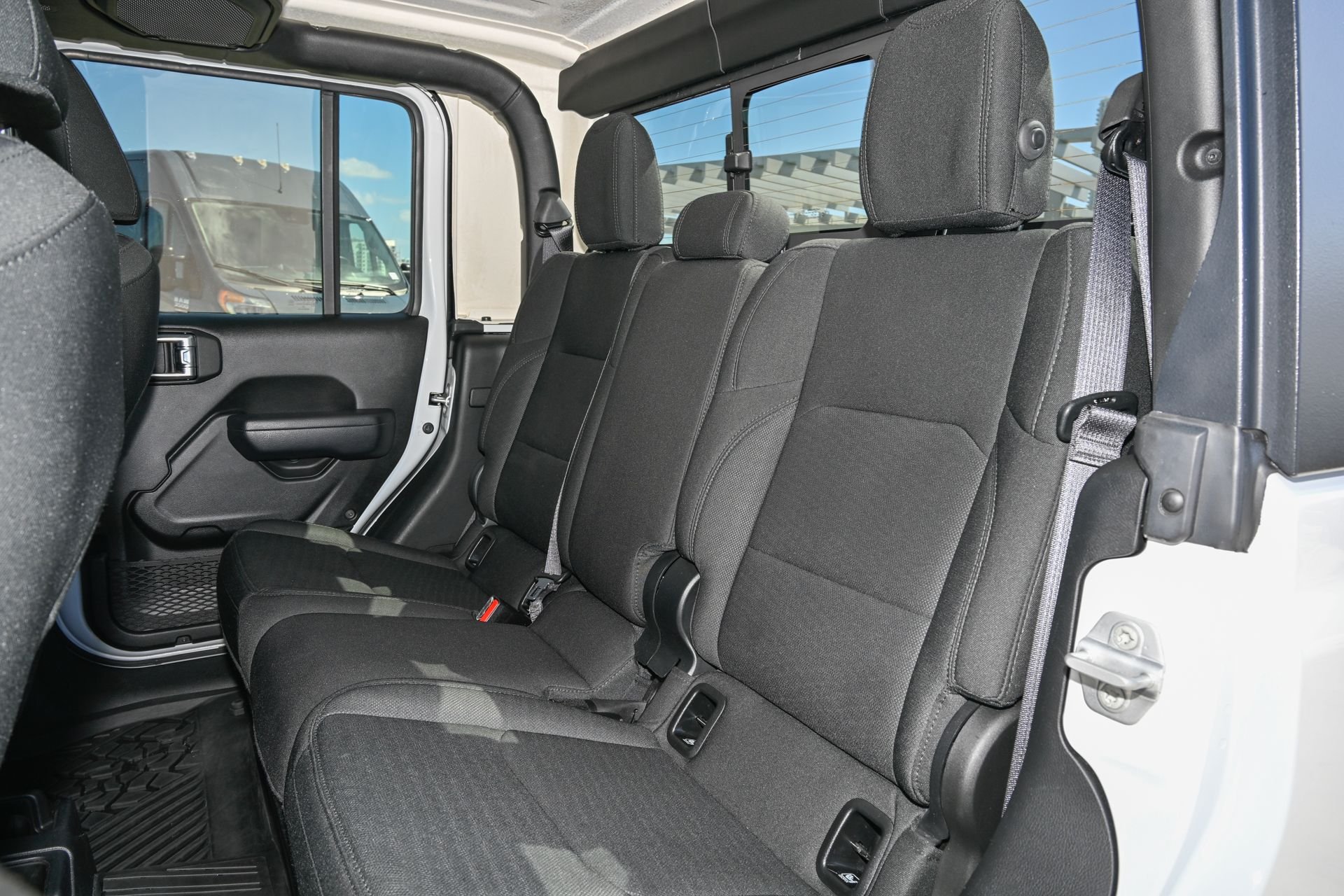 Used 2023 White/off-white Jeep Sport S image 16