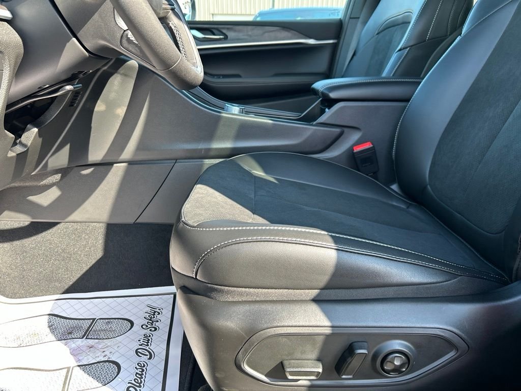 New 2026 Baltic Gray Metallic Clearcoat Jeep Altitude image 13