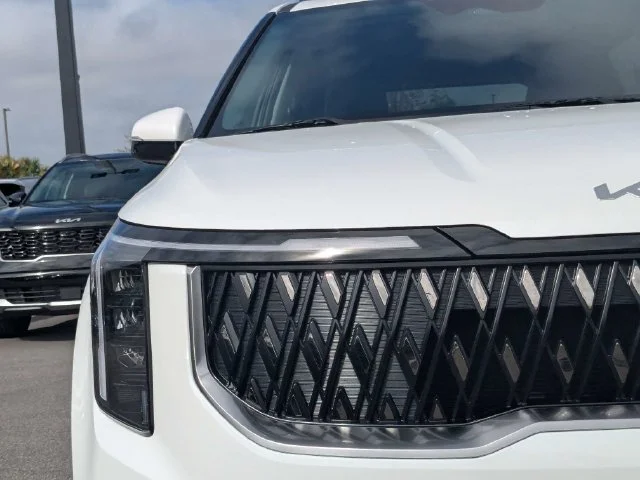 New 2027 Snow White Pearl Kia EX image 9