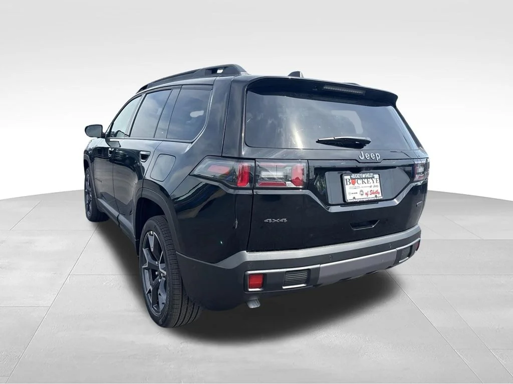 New 2026 Diamond Black Crystal Pearl-Coat Exterior Paint Jeep Overland image 5