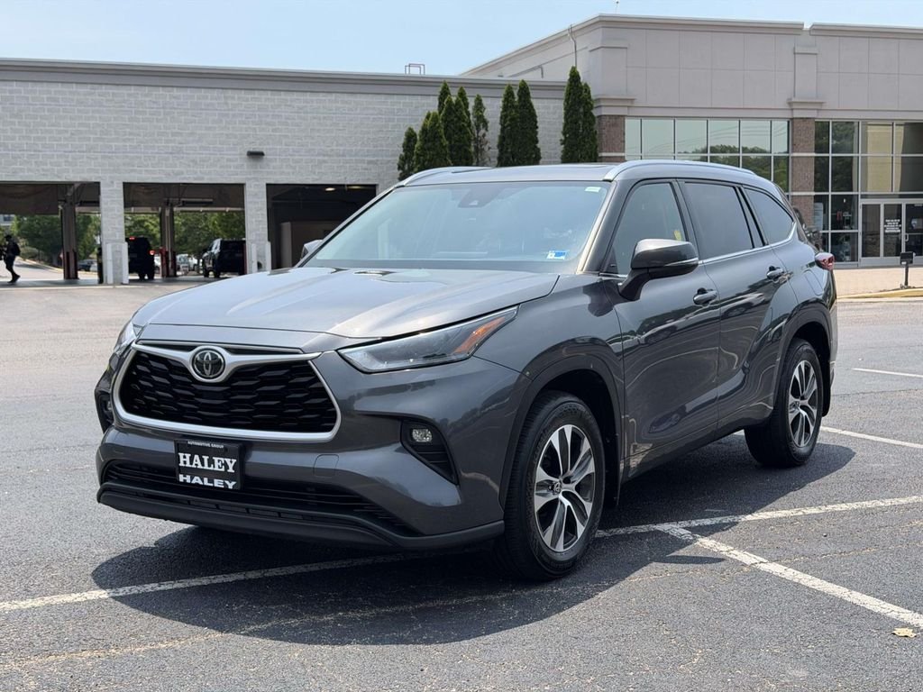 Used 2021 Gray Toyota XLE image 23