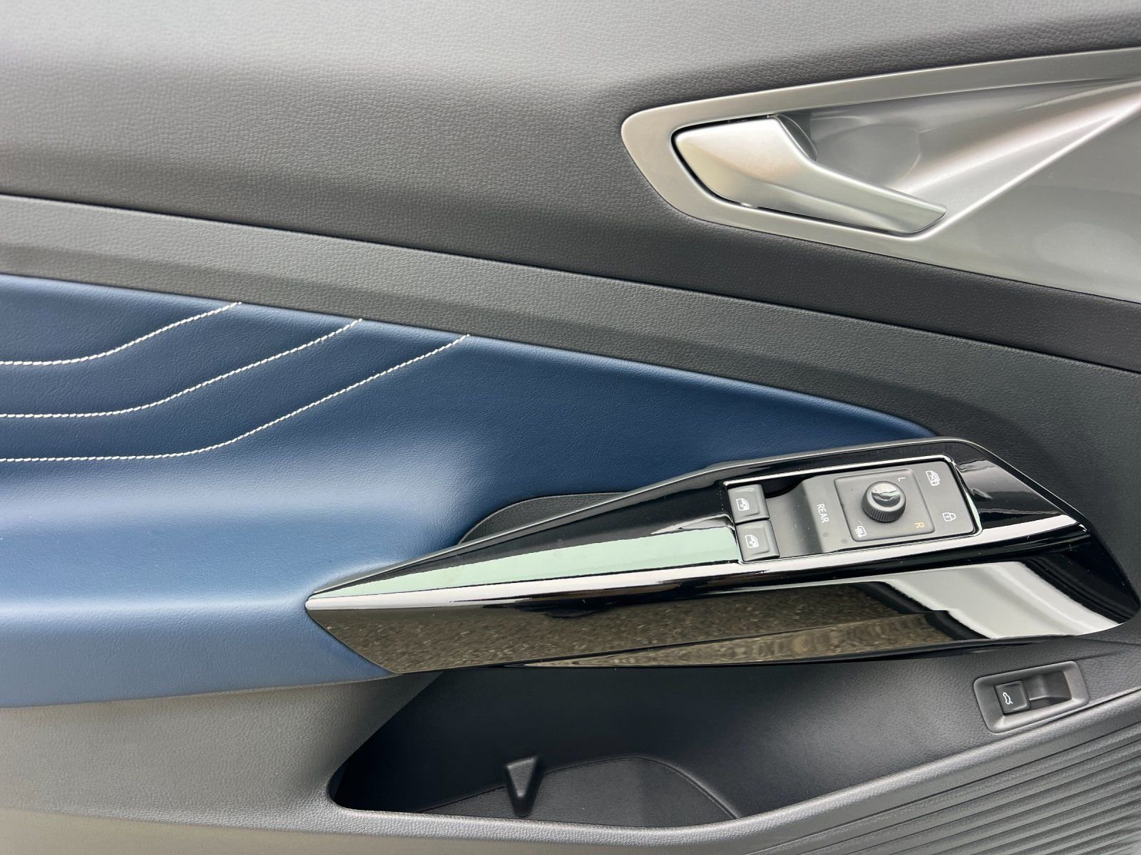 2026 Volkswagen ID.4 PRO S - Photo 10