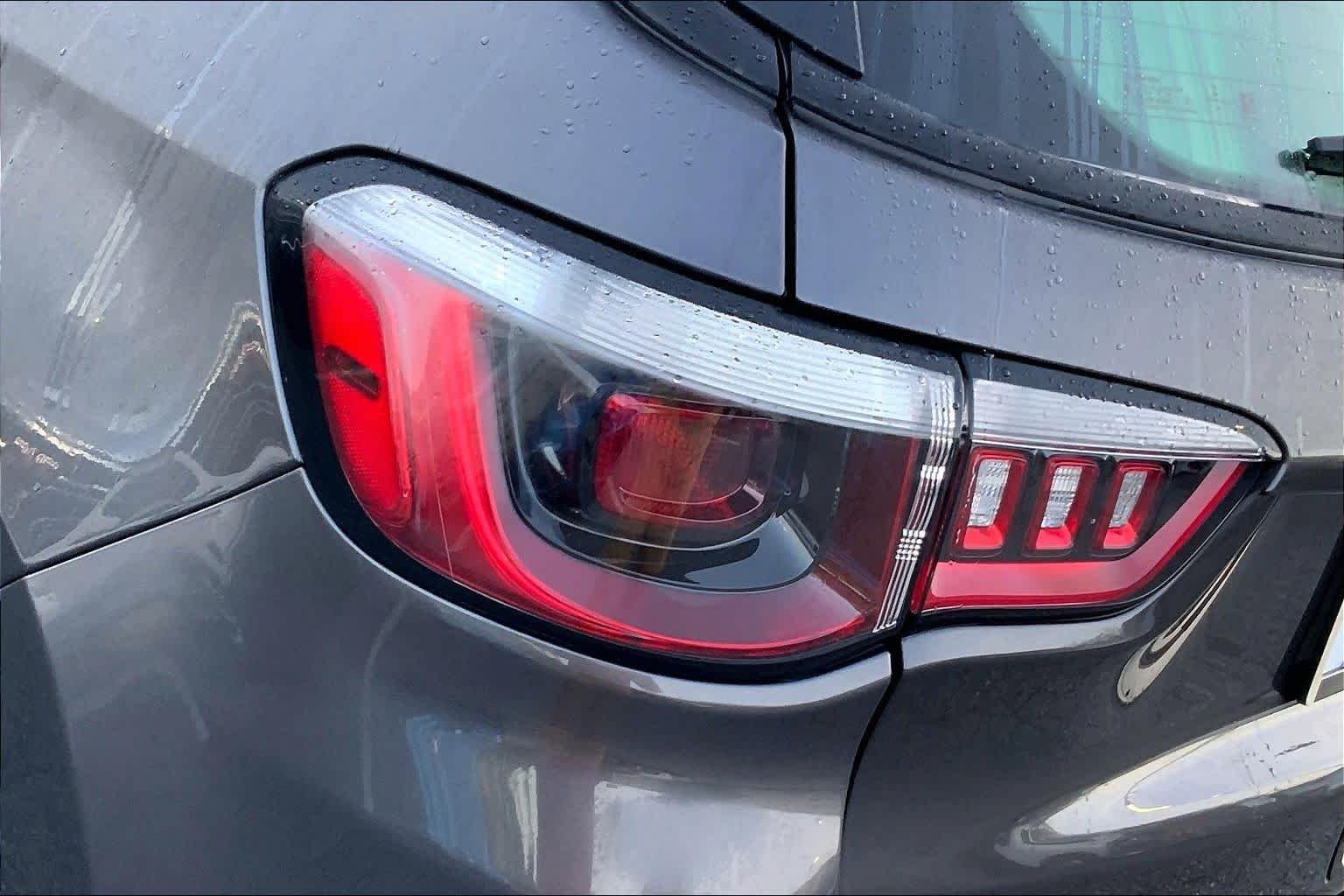 Used 2021 Granite Crystal Metallic Clearcoat Jeep Sport image 27
