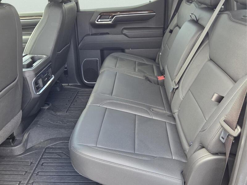 Used 2023 Sterling Metallic GMC 4WD CREW CAB 147" ELEVATION W/3SB image 12
