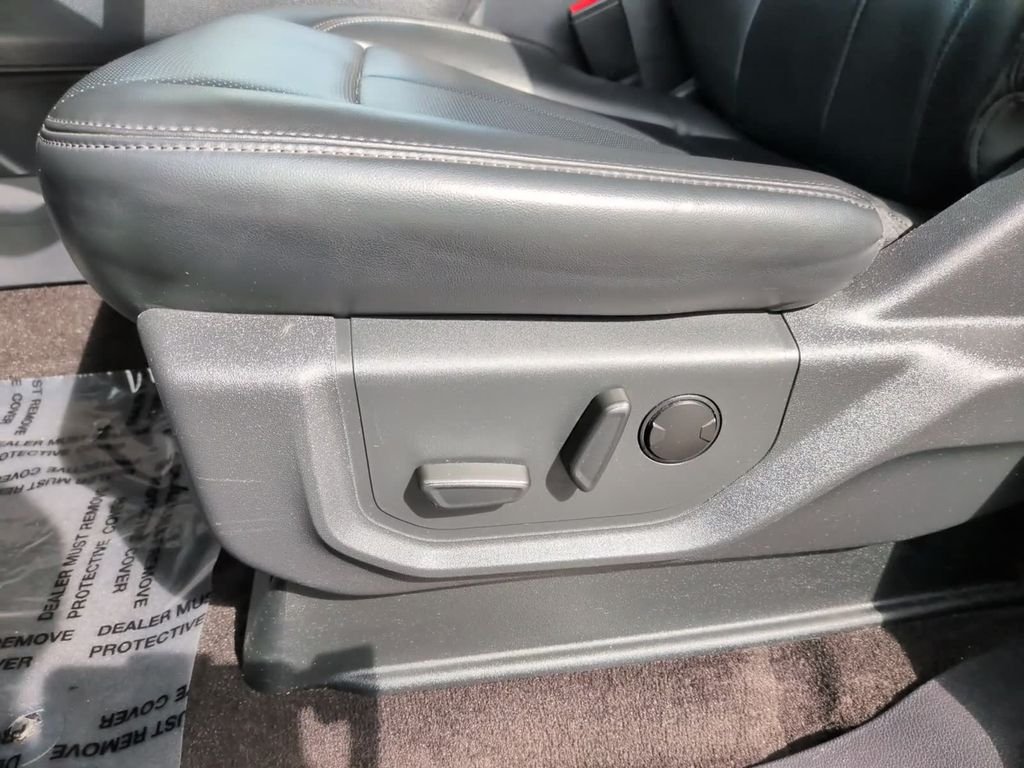 Used 2023 Silver Ford XLT image 17