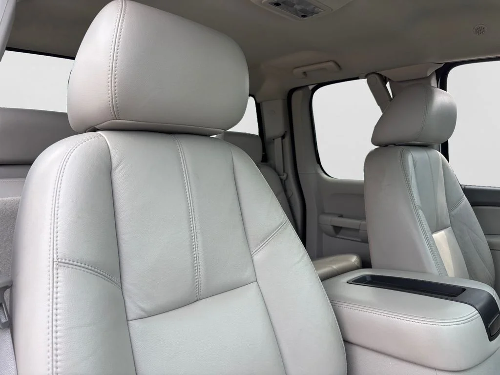 Used 2011 White Chevrolet LTZ image 46