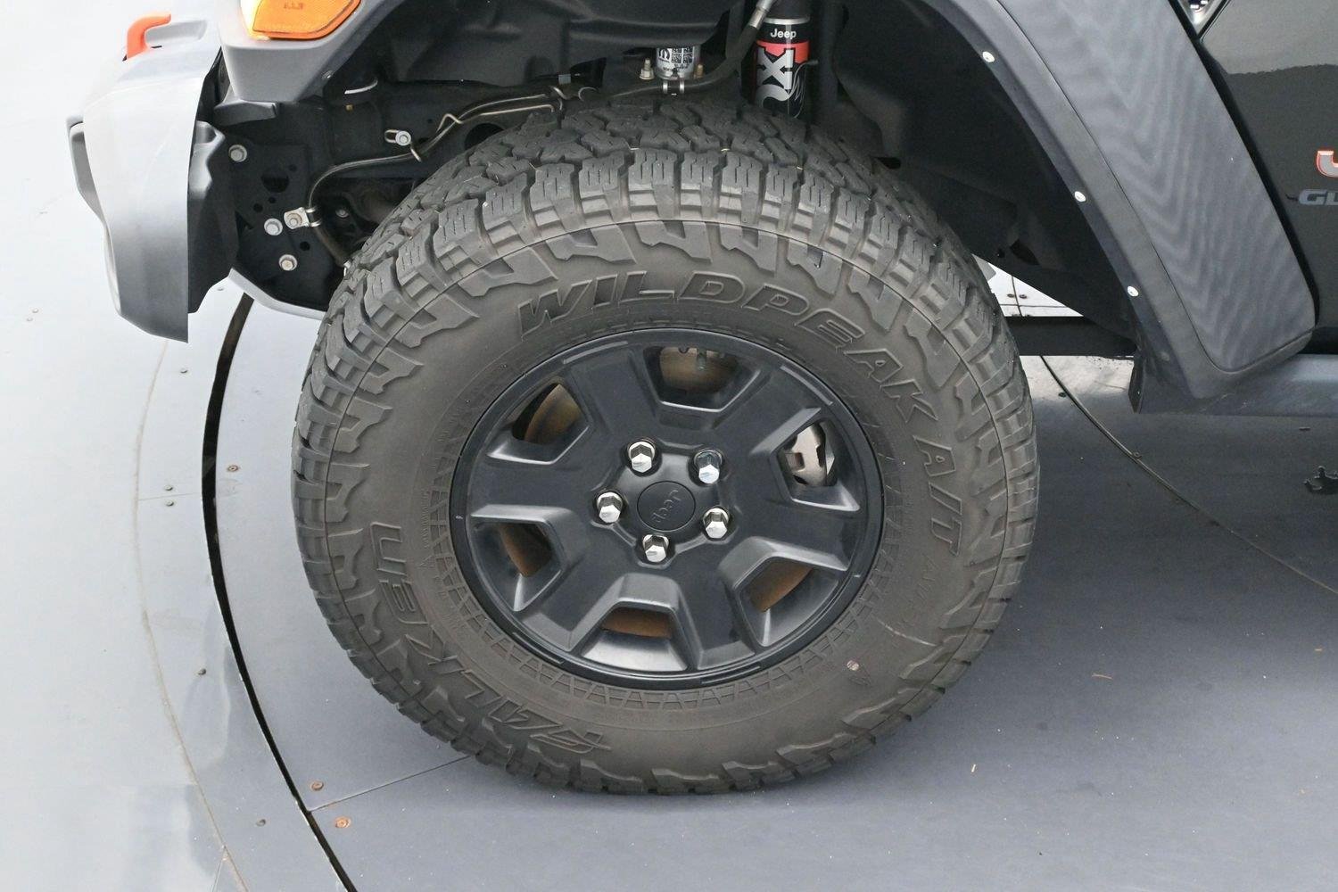 Used 2022 Black Jeep Mojave image 32