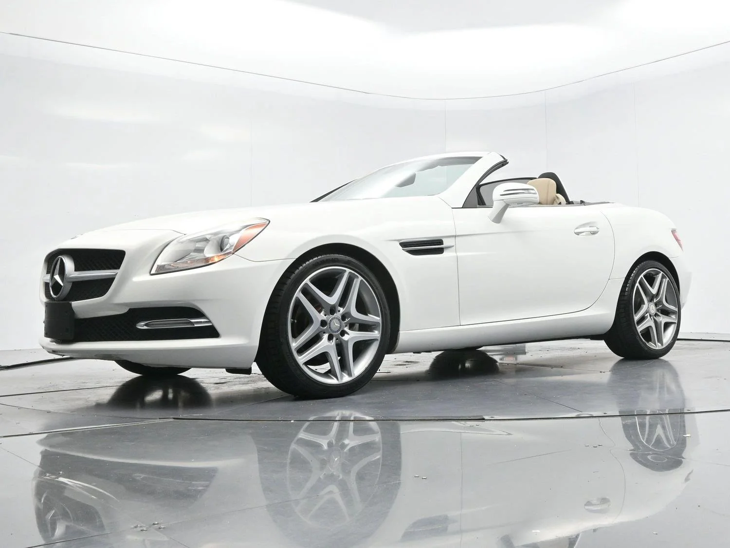 Used 2015 White Mercedes-Benz SLK 250 image 41