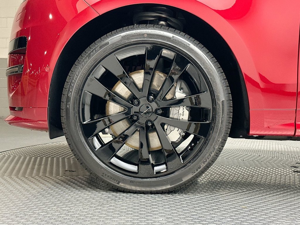 New 2027 Firenze Red Land Rover Dynamic SE image 5