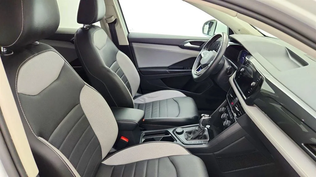 Used 2022 Pure White Volkswagen SEL 4MOTION w/ Power Panoramic Sunroof image 25