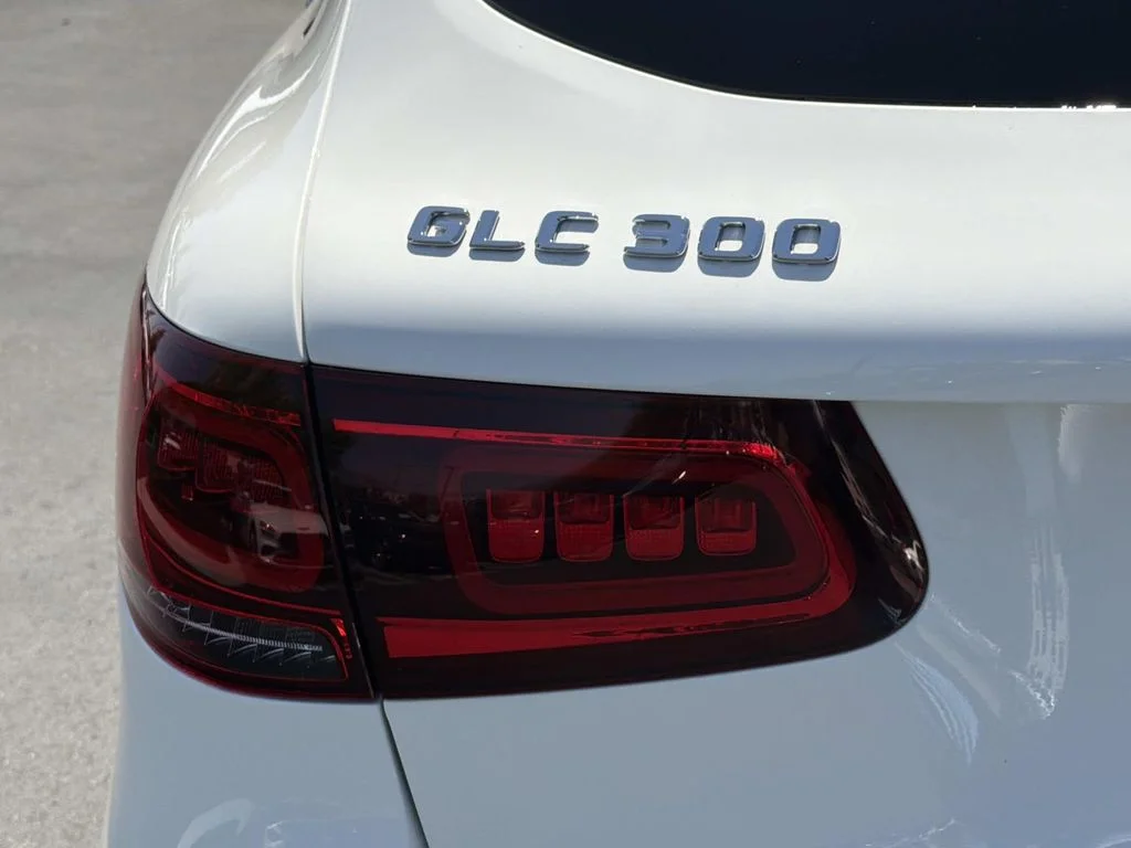 Used 2022 White Mercedes-Benz GLC 300 image 27
