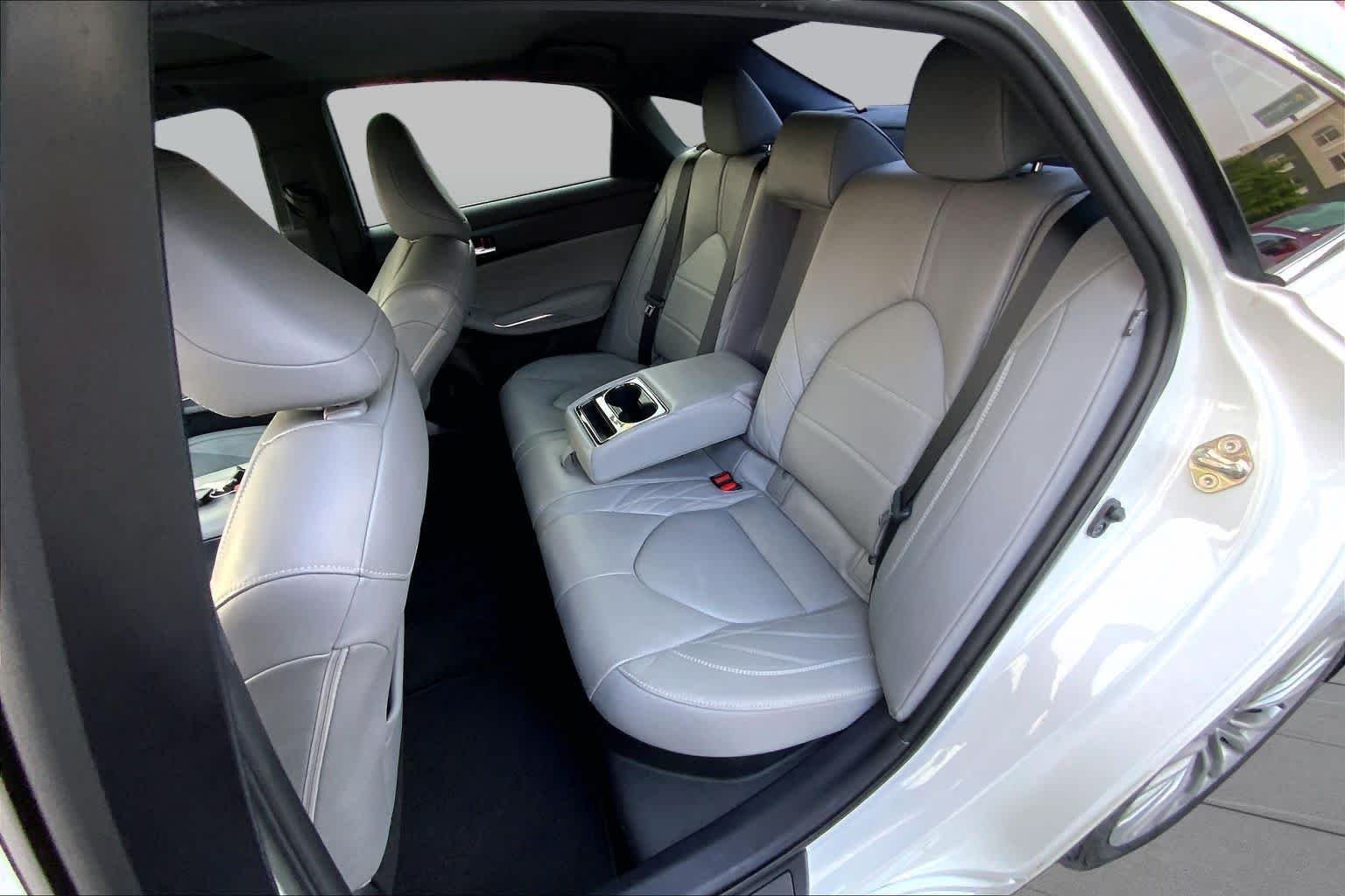 Used 2020 Wind Chill Pearl Toyota Hybrid Limited image 20