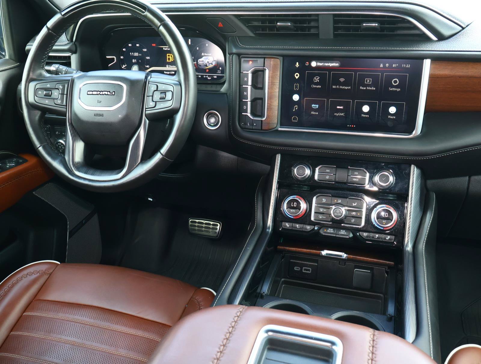 Used 2024 White Frost Tricoat GMC Denali Ultimate image 10