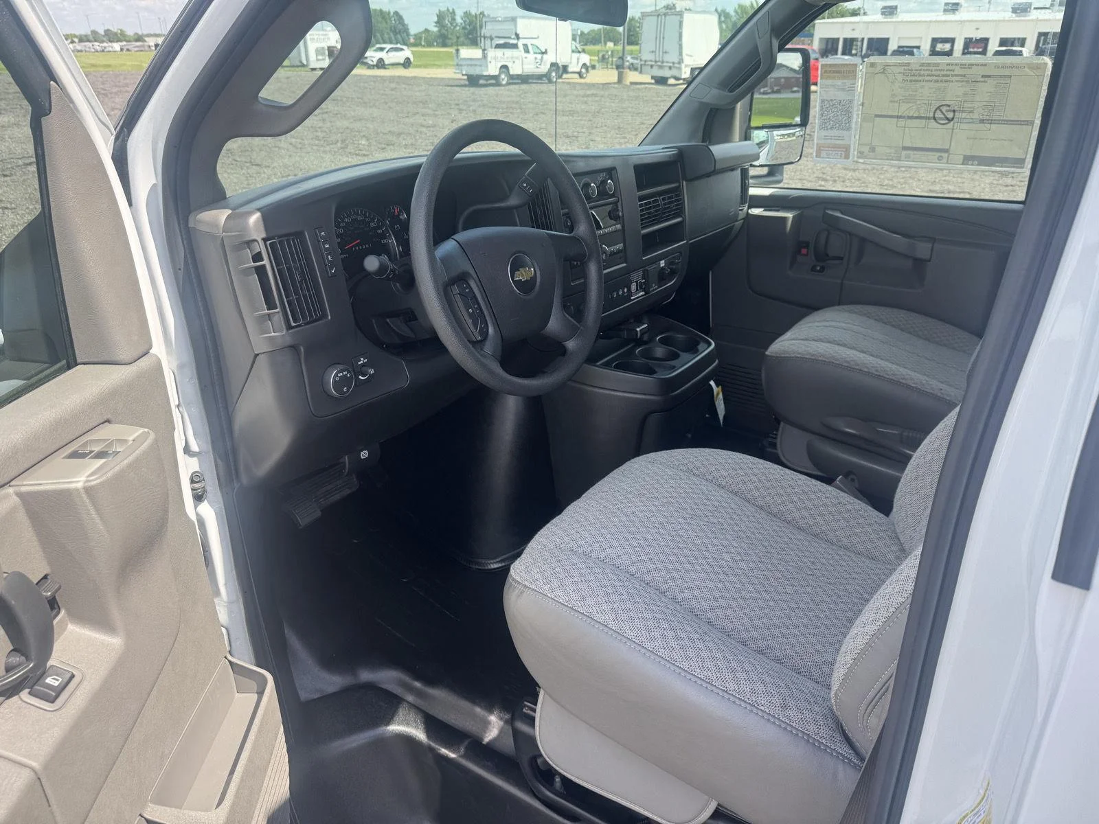 New 2026 Summit White Chevrolet 1WT image 11