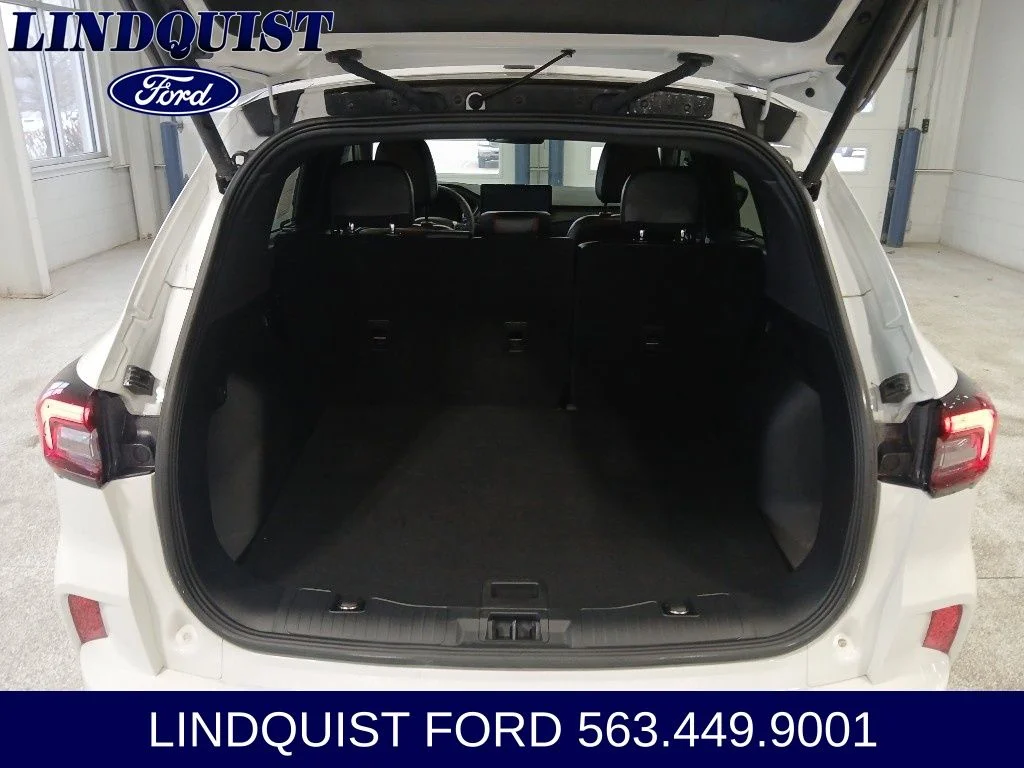 Used 2023 White Metallic Ford ST-Line image 19