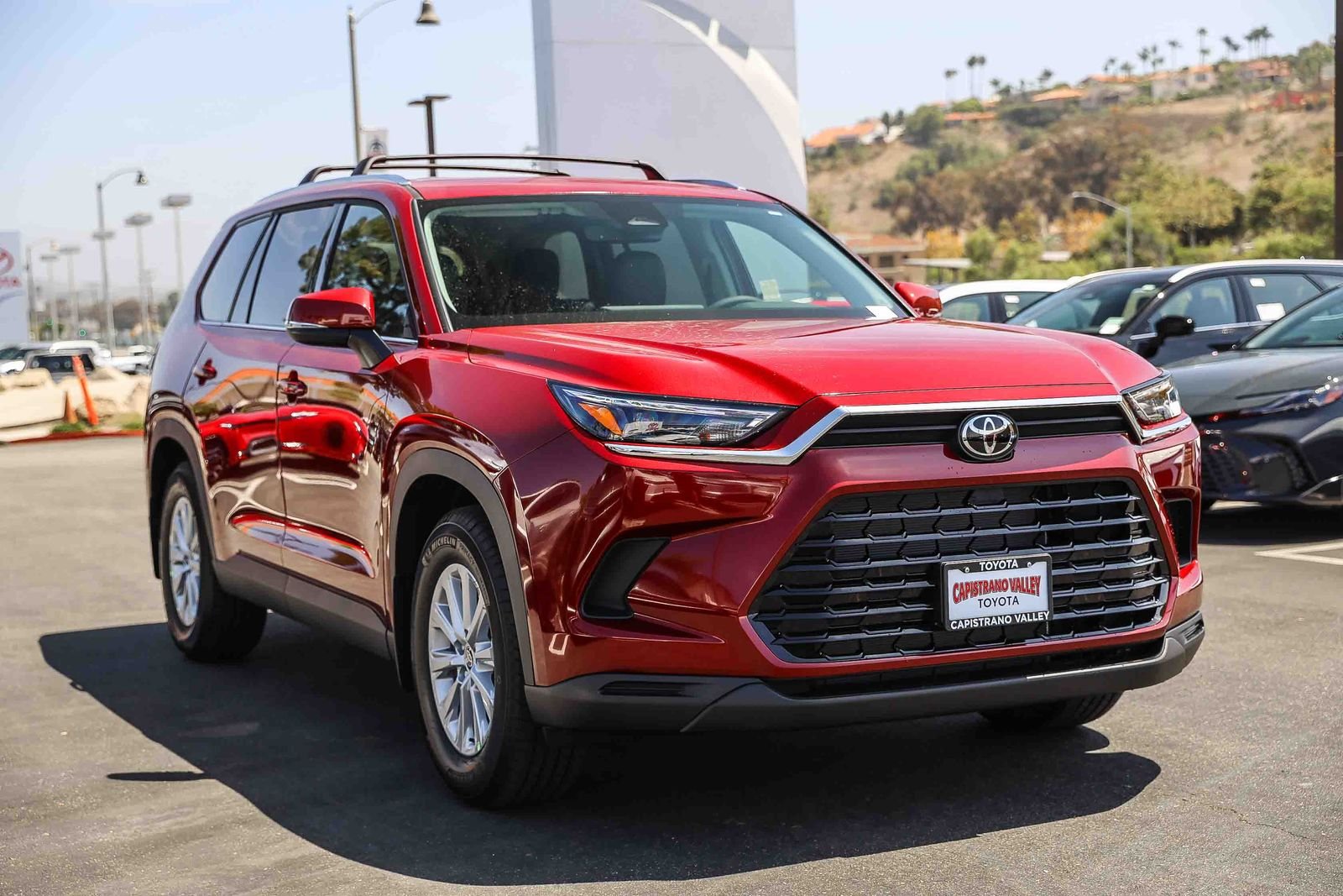 New 2026 Ruby Flare Pearl <sup>1</sup> Toyota  XLE image 3