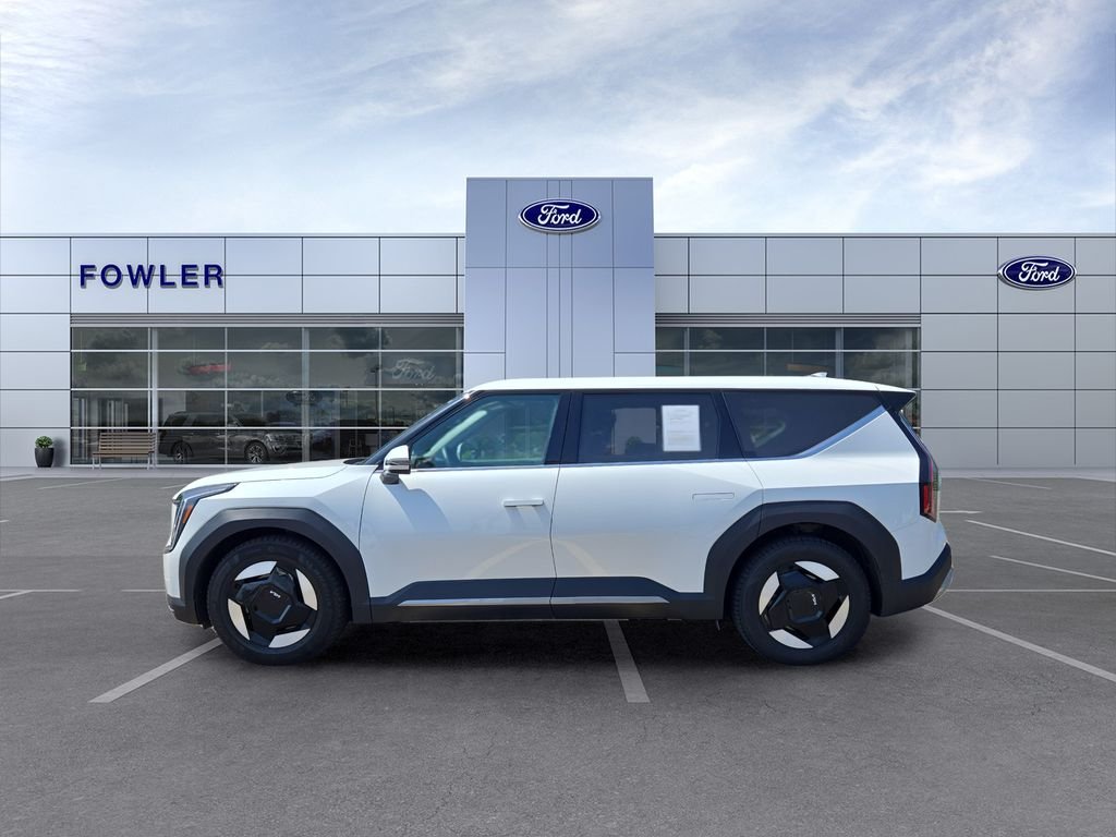 Used 2024 White Kia Light Long Range image 4