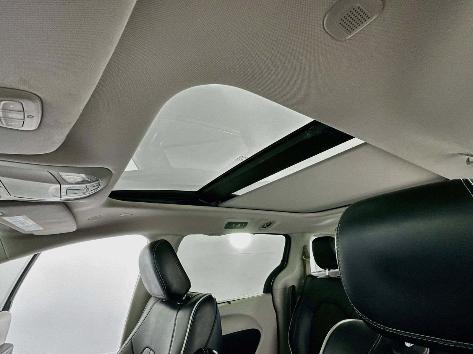 2021 Chrysler Pacifica Hybrid Limited - Photo 22