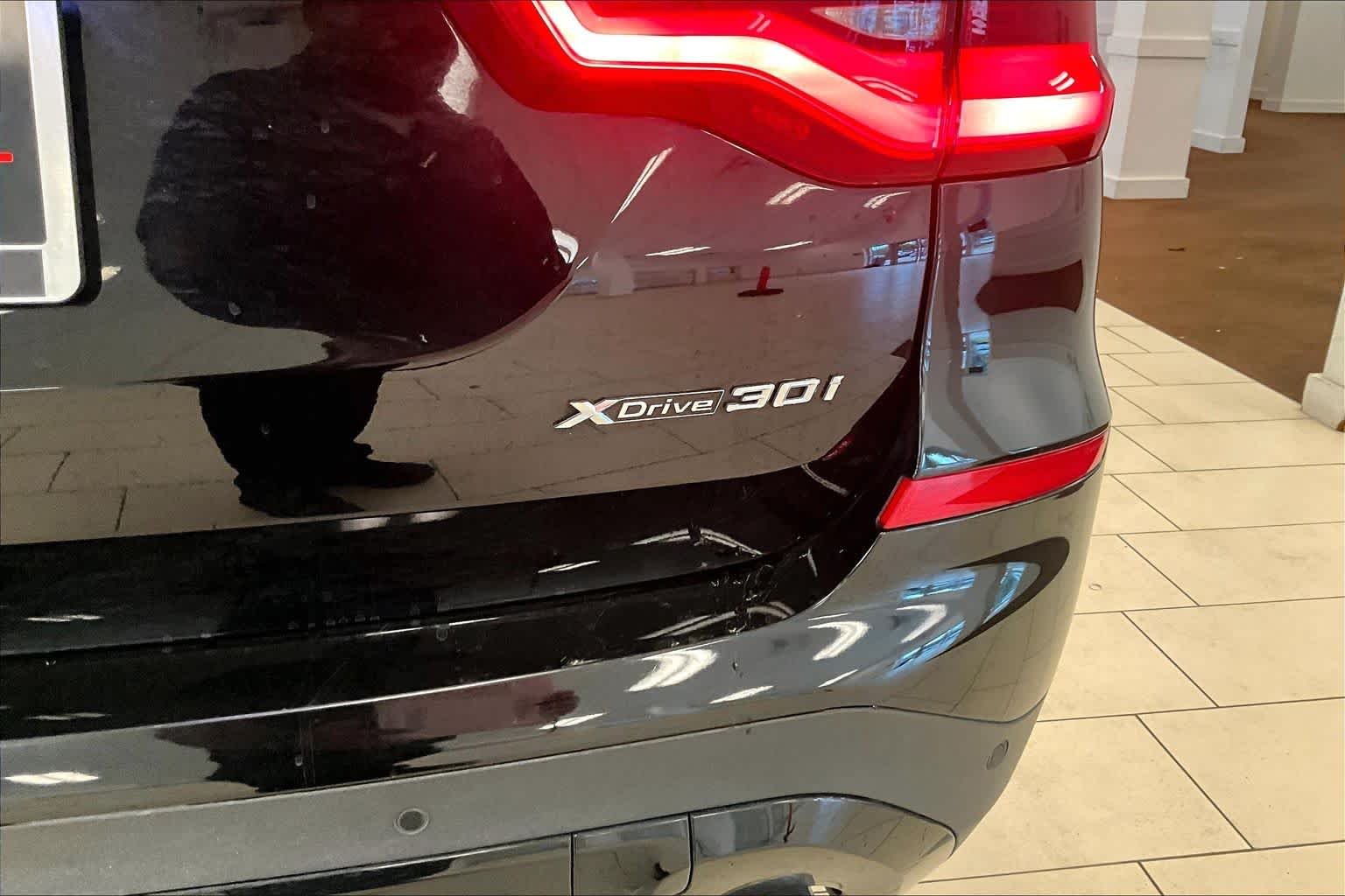 Used 2020 Jet Black BMW xDrive30i image 9