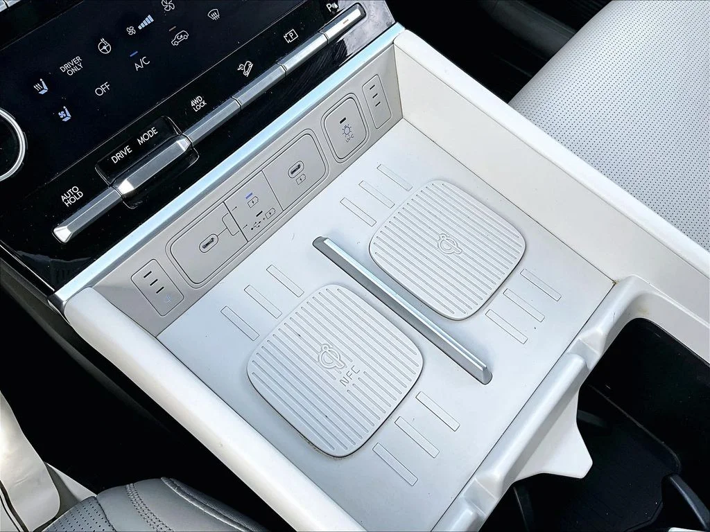 Used 2024 Gray Hyundai Calligraphy image 31