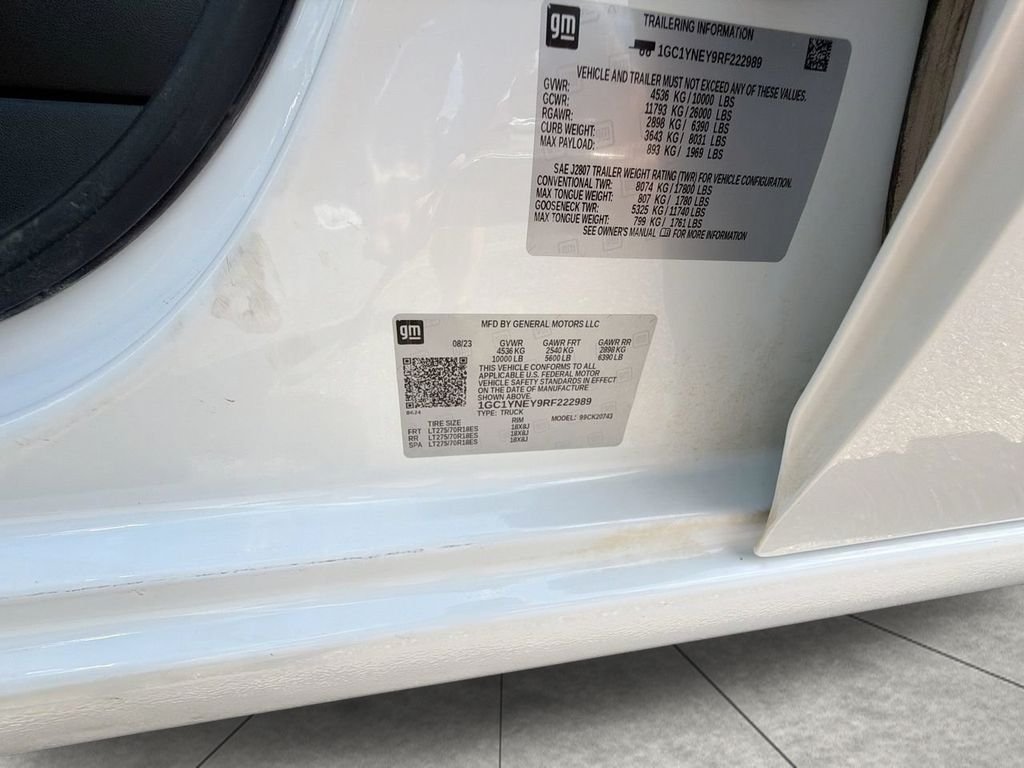 Used 2024 White Chevrolet LT image 29