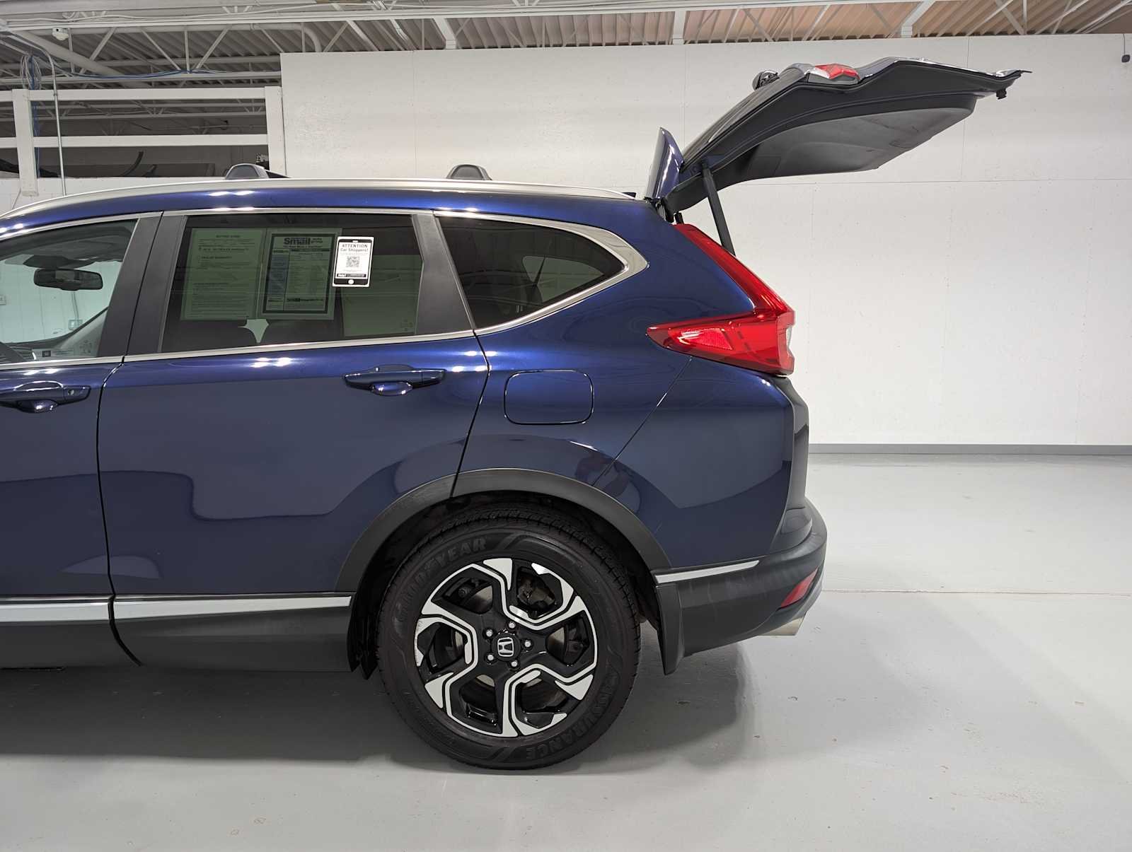 Used 2018 Obsidian Blue Pearl Honda Touring image 11