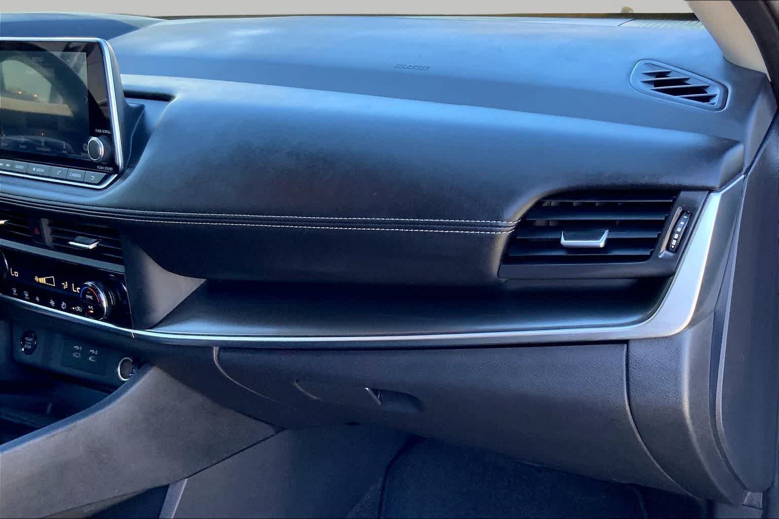 Used 2025 Gun Metallic Nissan SV image 18