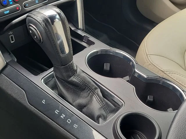 Used 2018 Silver Ford Limited image 32