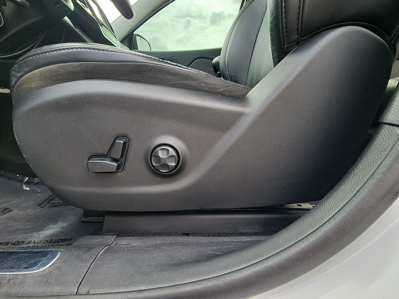 Used 2019 White Jeep Limited image 12