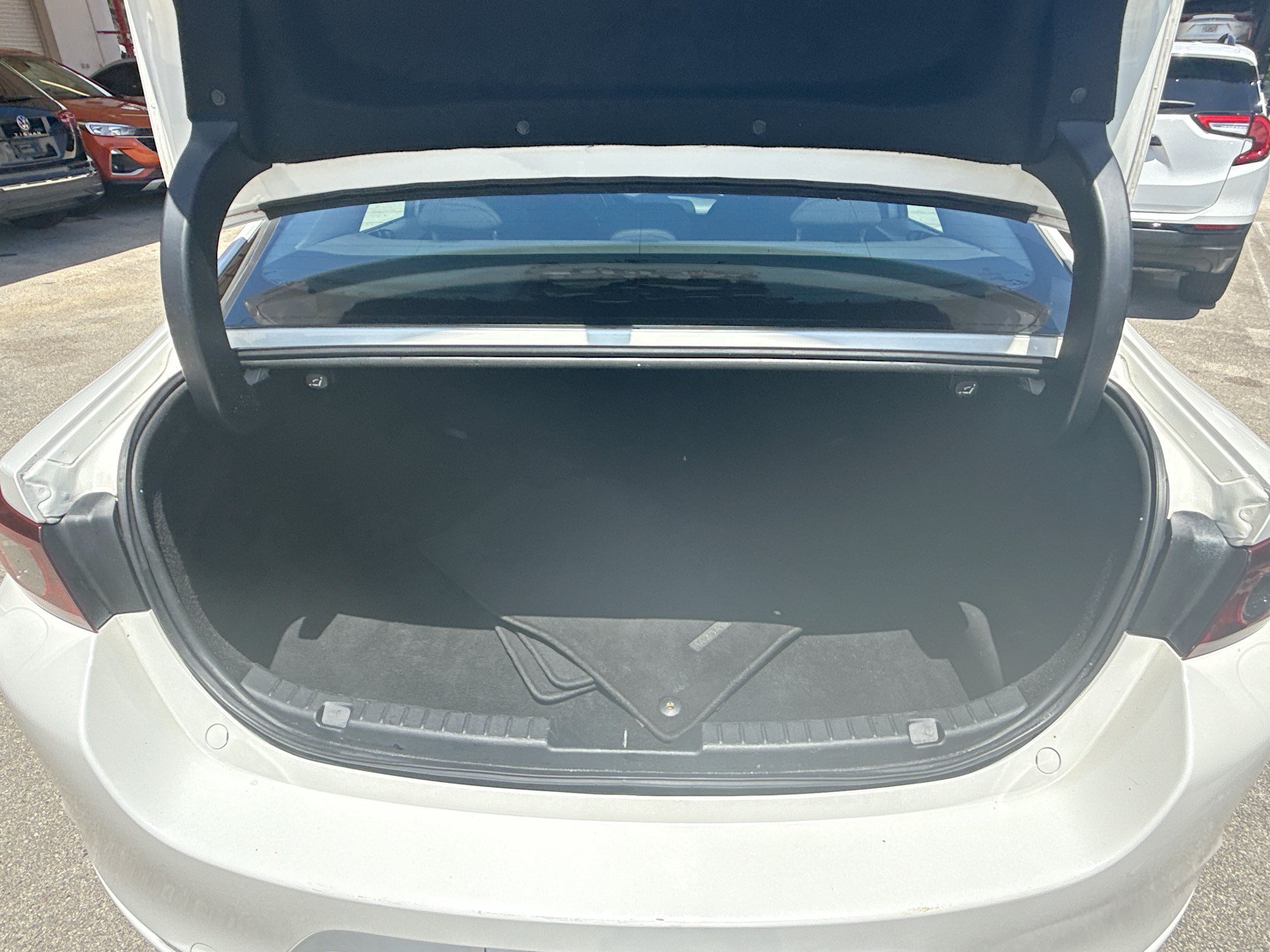 Used 2020 Snowflake White Pearl Mica Mazda  image 25
