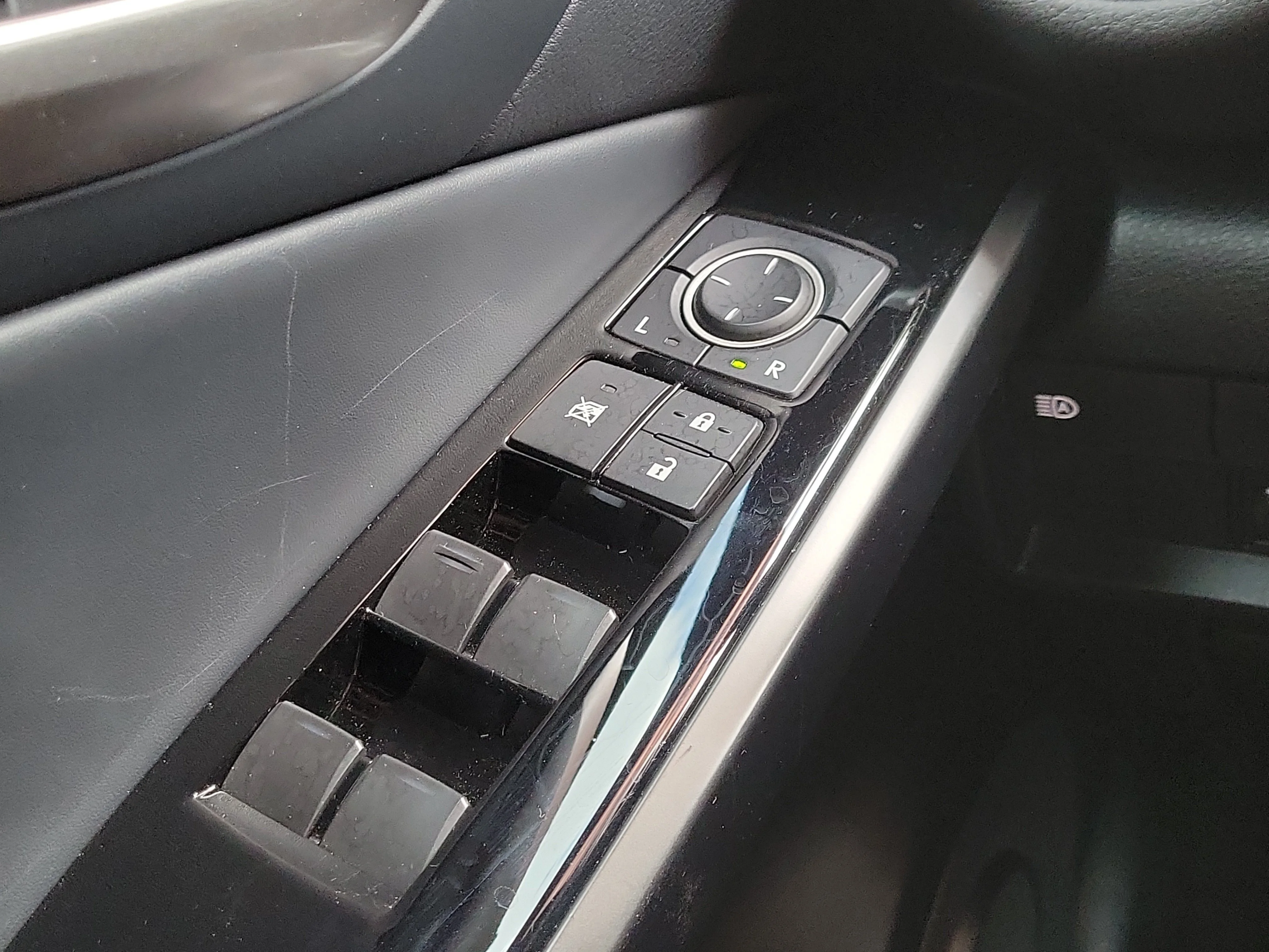 Used 2025 Iridium Lexus IS 350 F SPORT Design image 26