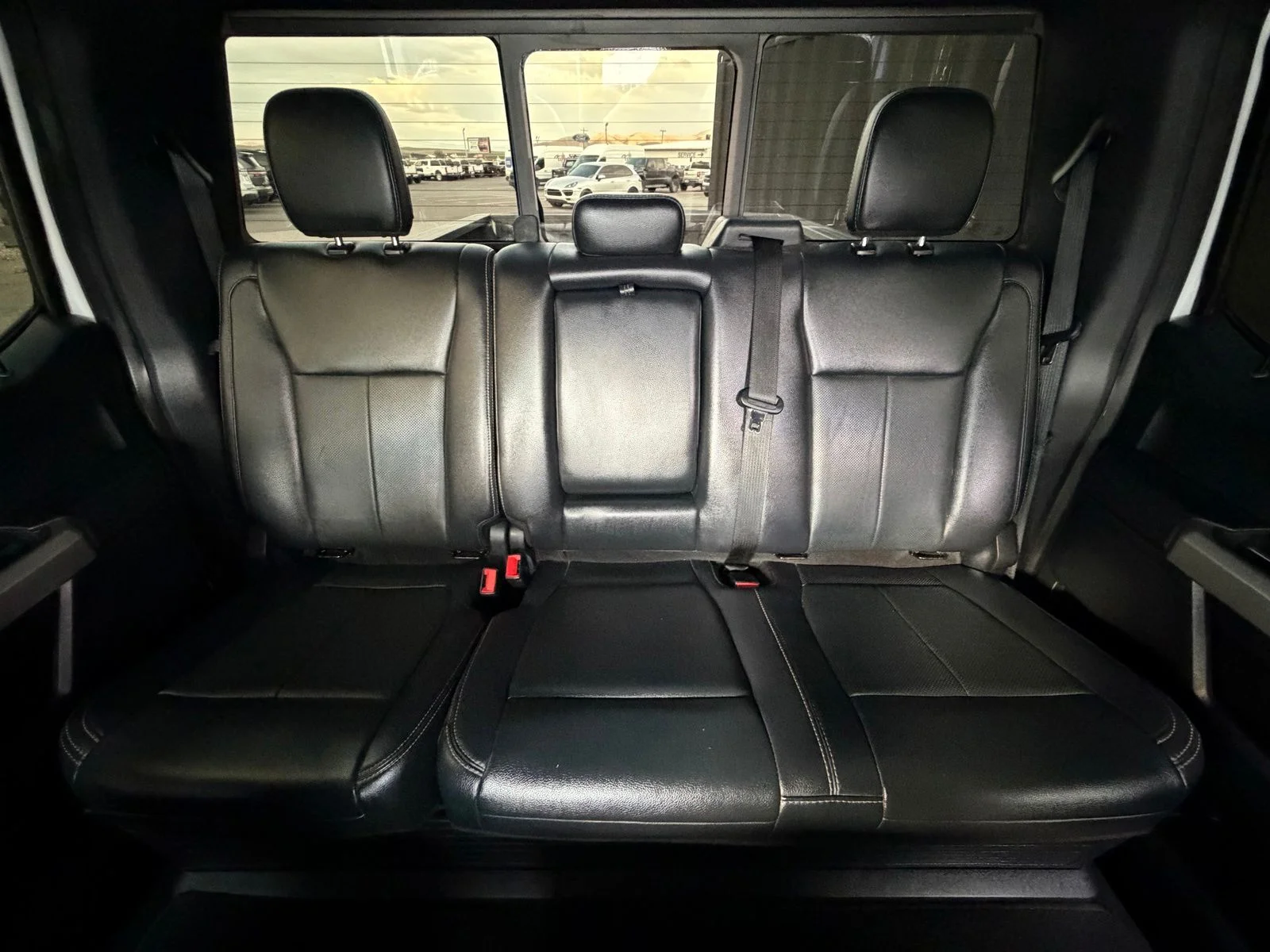 Used 2022 White Ford Lariat image 25
