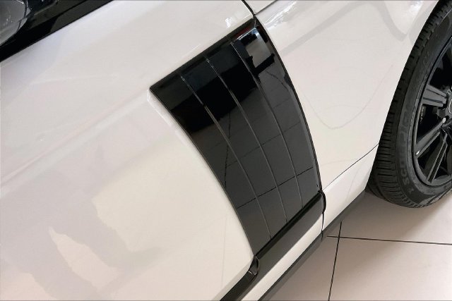 Used 2021 White Land Rover Westminster image 11