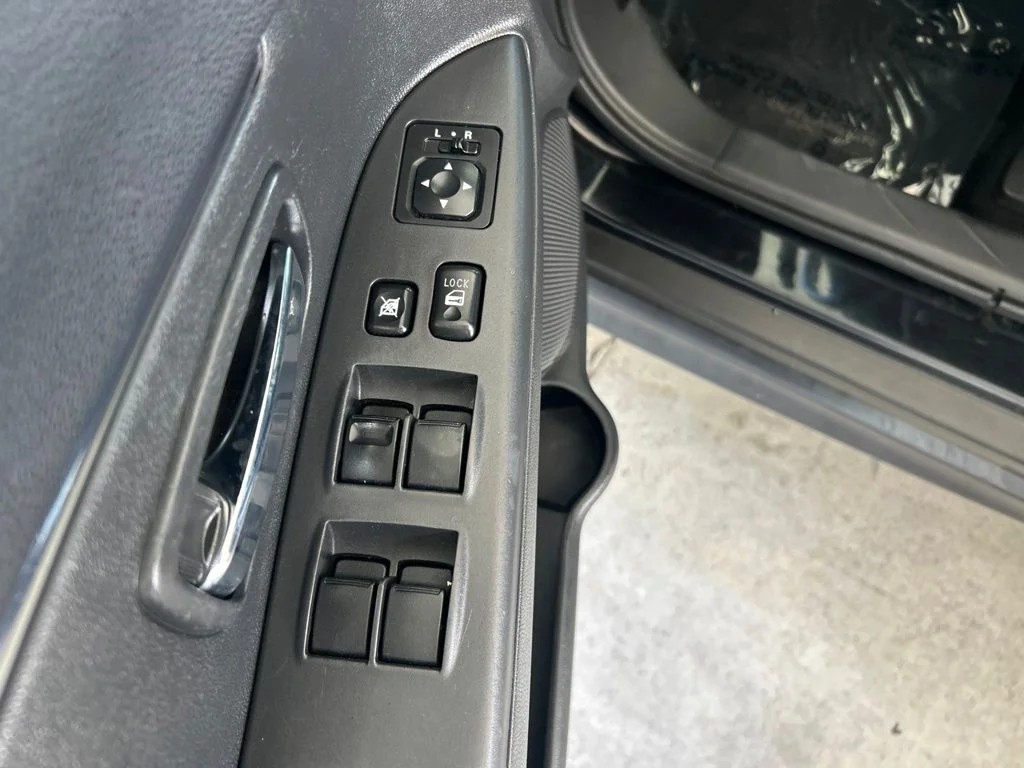 Used 2021 Black Mitsubishi 2.0 ES image 31